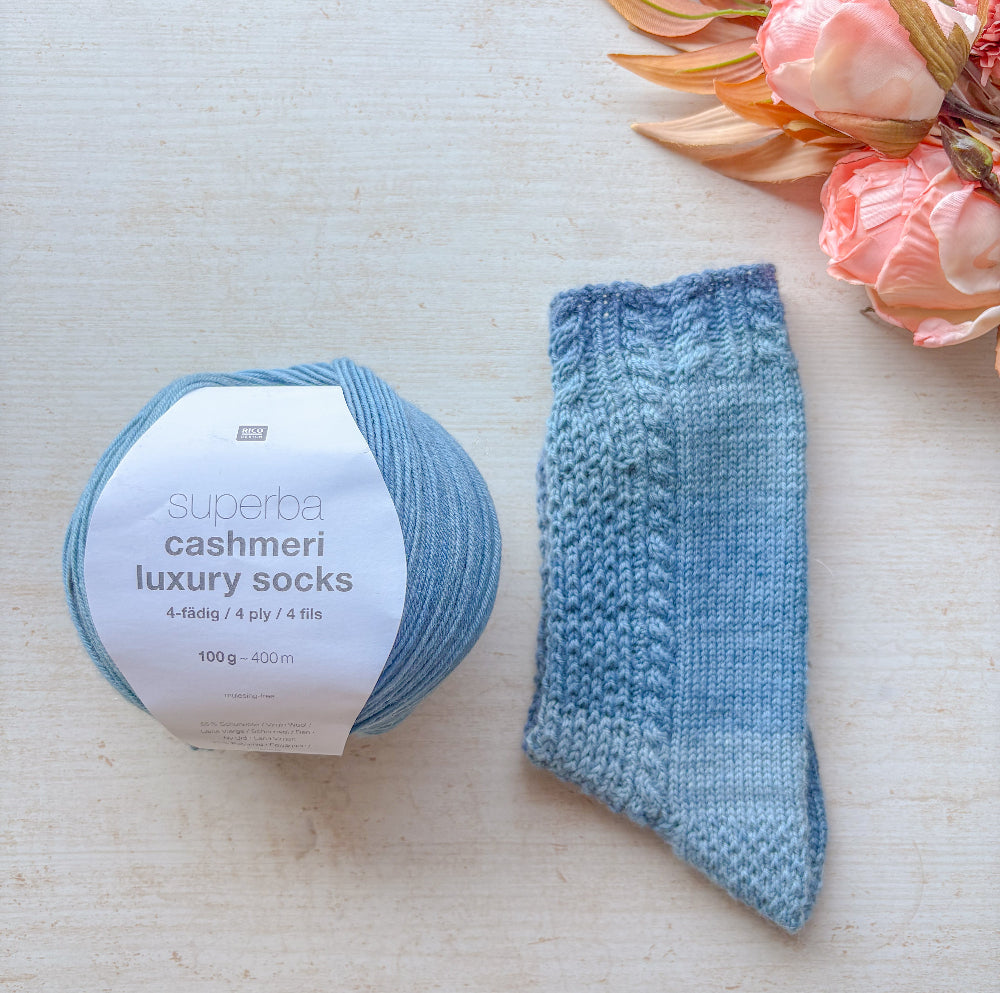 レシピ付き】 ウィンター・ローズ・ガーテンソックス 全3色 RICO